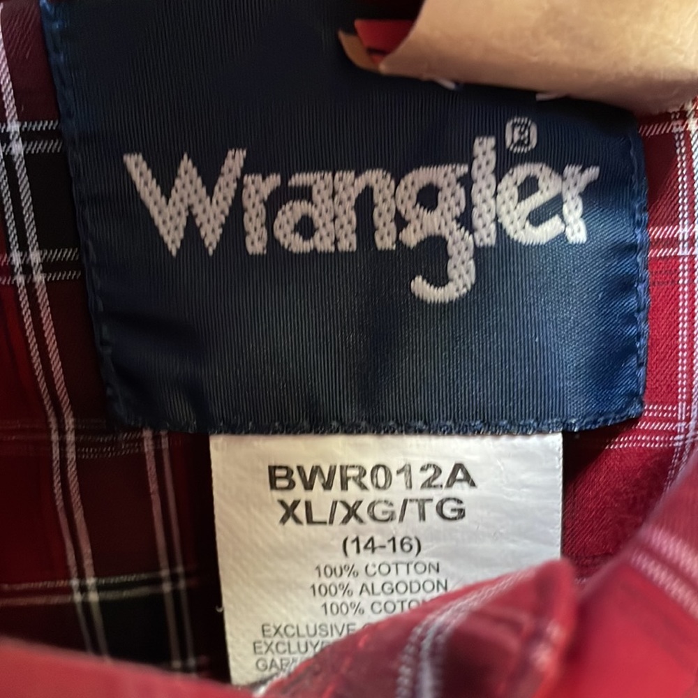 Wrangler Boys snap western shirt. Like new. Size XL 14-16. Red/black plaid. - Picture 2 of 3